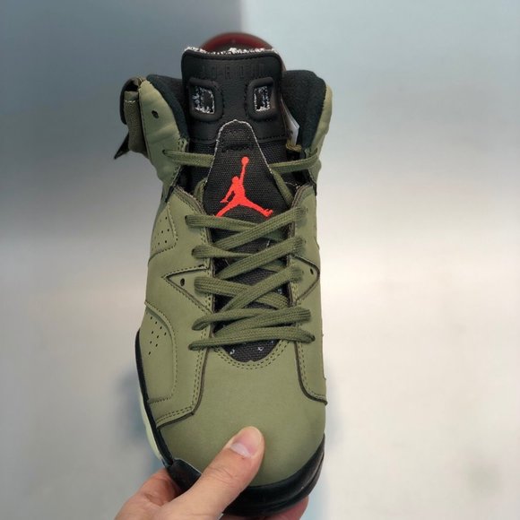Athletic_Shoes